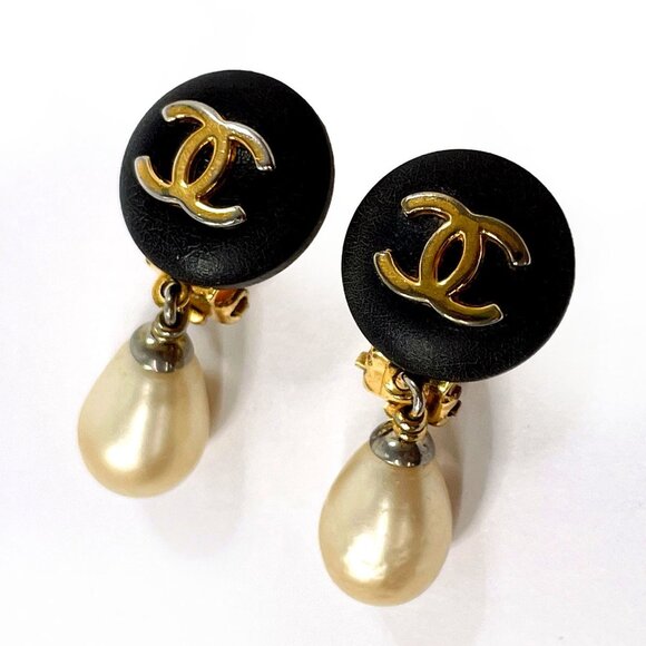 CHANEL Gold Pearl Logo Earrings - Picture 5 of 6